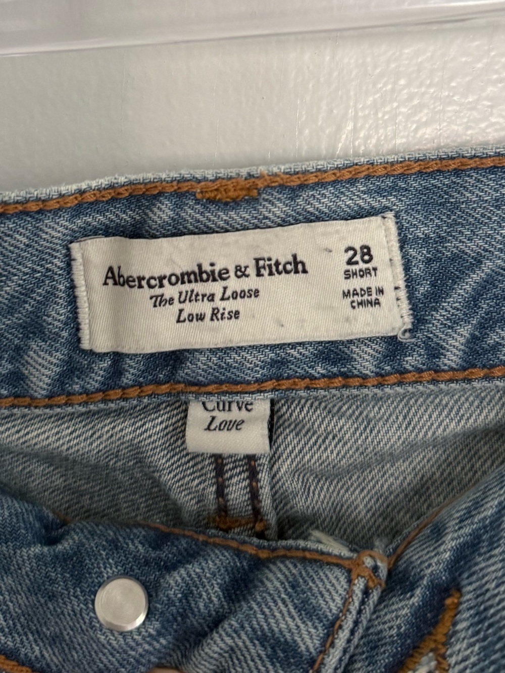Abercrombie & Fitch Curve Love The Ultra Loose Low Rise Jeans - Picture 2 of 3